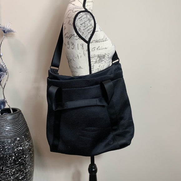 Lululemon Carry The Day Bag/Tote NWOT - Picture 3 of 5